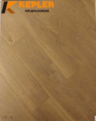 019-5 Embossed in register laminate flooring